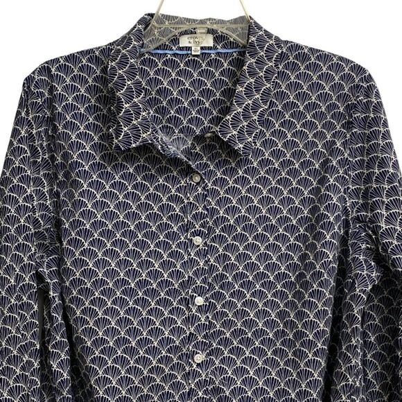Crown & Ivy Women's Scallop Print Button Front Shirt Size XL Blue White Cotton - Picture 2 of 10